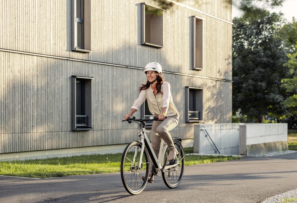 Frau auf Geero E-Bike